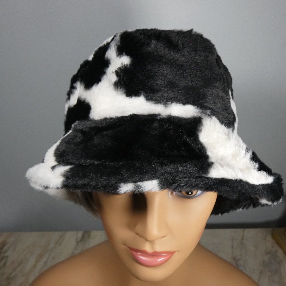 Cute! Stylish SOFT Warm Faux Fur Print Bucket Hat White with Black - Picture 3 of 11